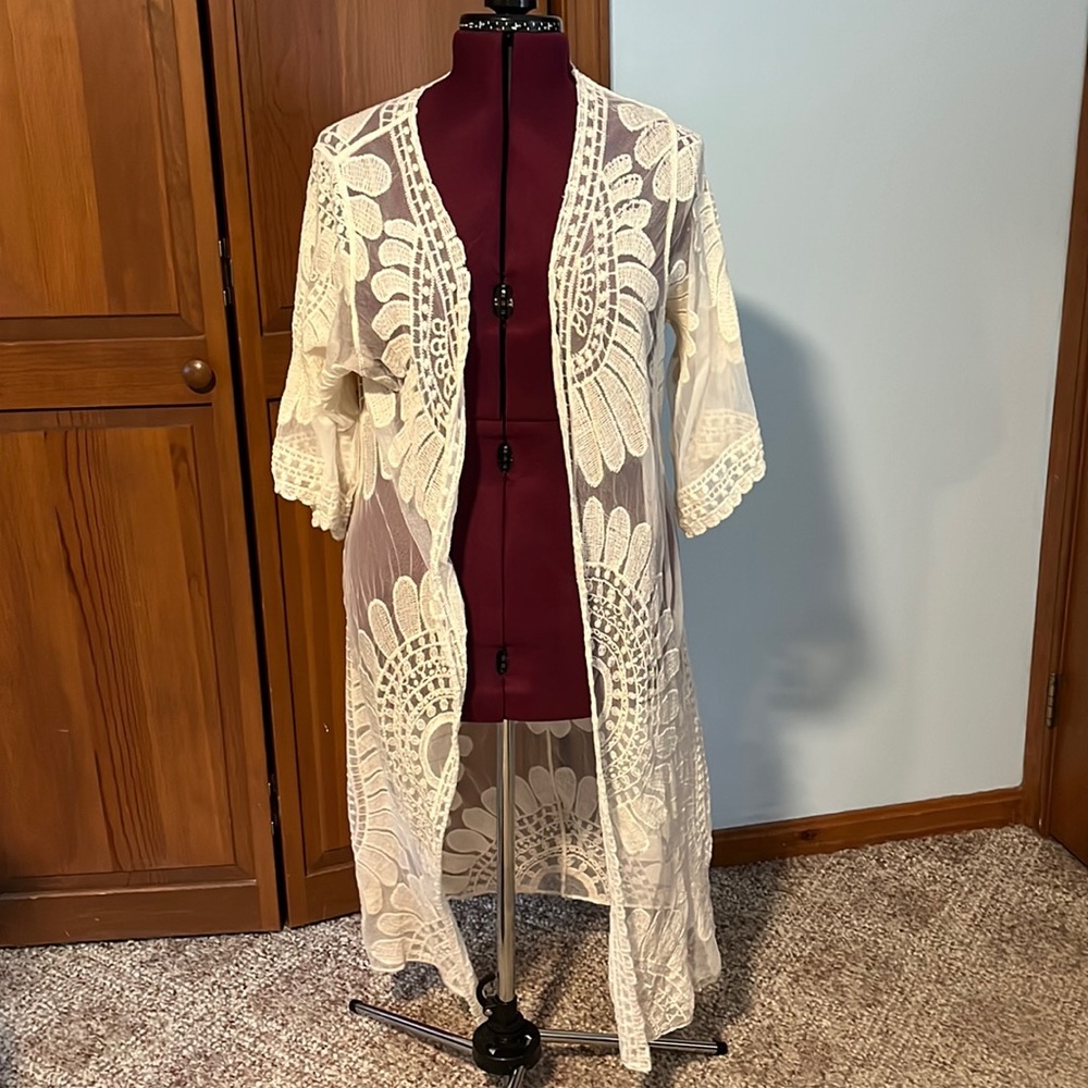 Rebellion off white/Cream lace kimono